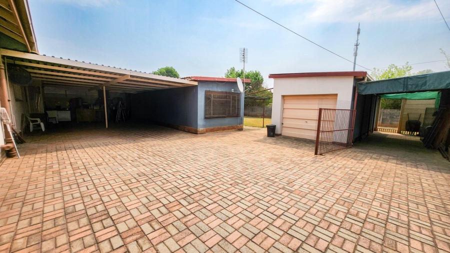 3 Bedroom Property for Sale in Stilfontein Ext 4 North West